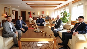 TÜRSAB Yönetim Kurulu Üyesi ve Başkan Adayı Ali Bilir bir Heyetle, Bakan Ersoy'u ziyaret etti.